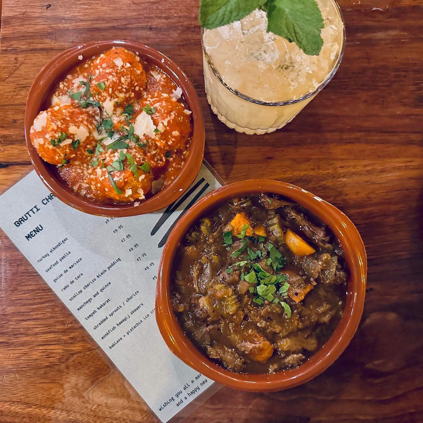 Psst, yeah you, I&rsquo;ve got a secret to tell you 🤐
Did you know that we&rsquo;re nestled away in Virginia Court, serving up a foodies festive dream, making us the perfect place to escape the Christmas Shopping chaos 🎁
Relax, Eat, Drink &amp; e